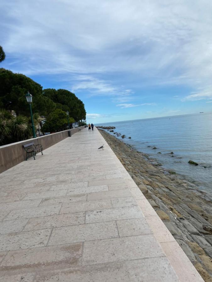 Apartment Mit Meerblick Am Strand Costa Azzura Grado Exterior foto